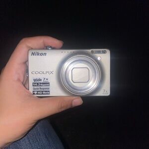 Nikon coolpix s6000 digital camera